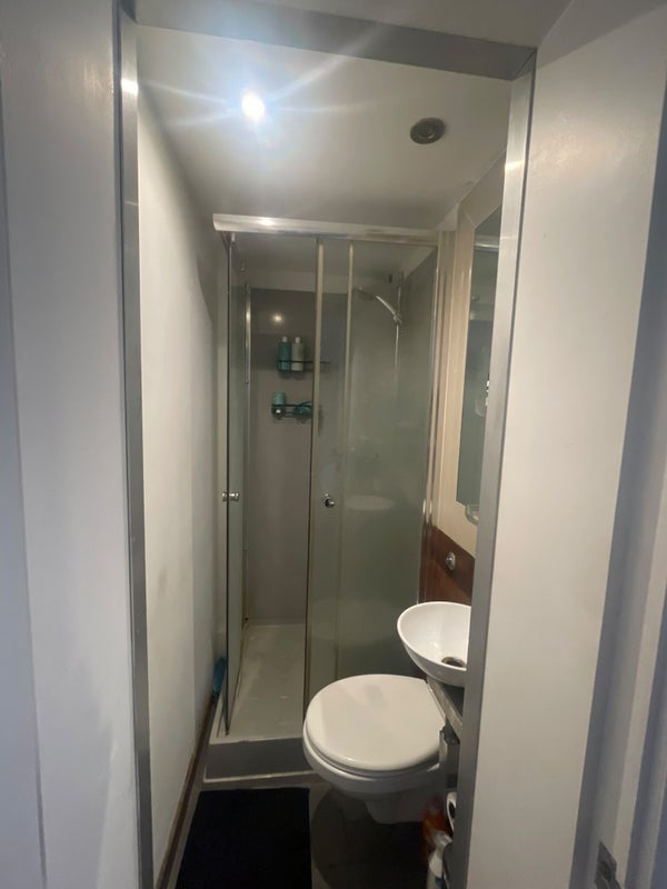 Room Balls Pond Road in Greater London