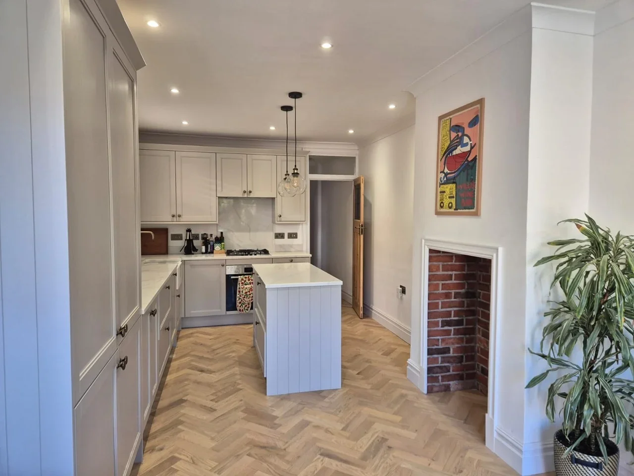 Flat Nightingale Lane in Greater London
