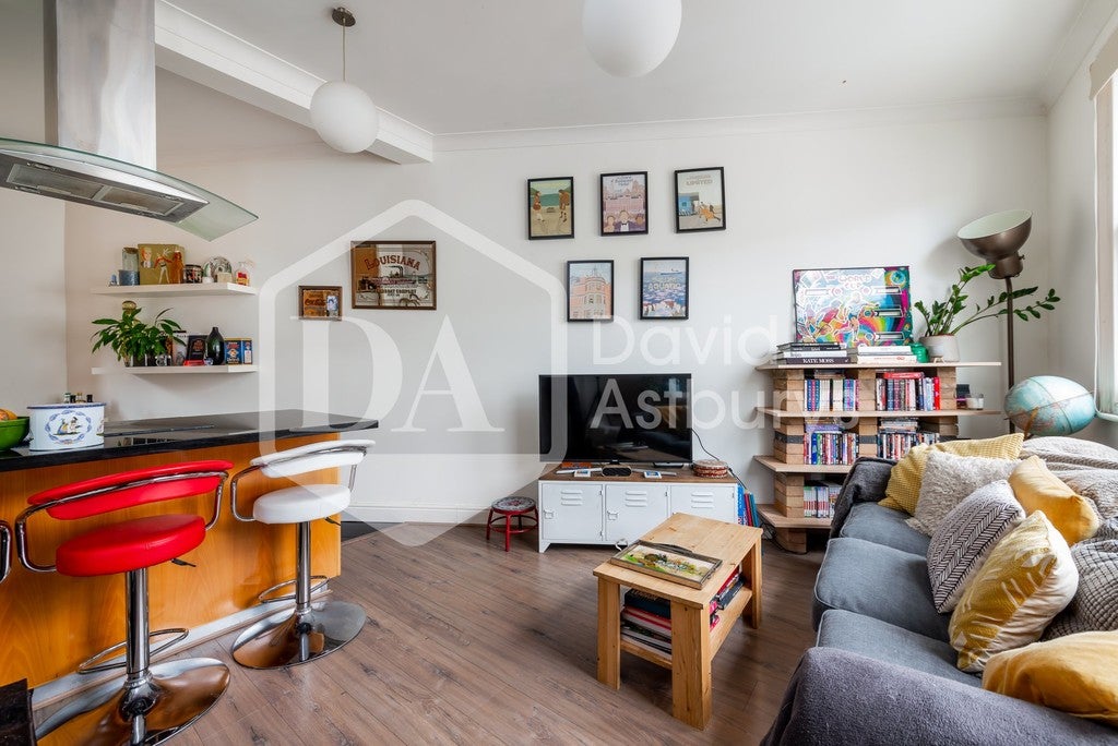 Flat Oakfield Road in Greater London