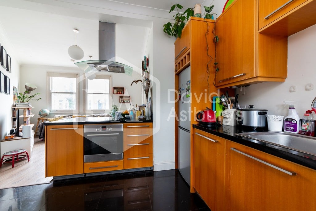 Flat Oakfield Road in Greater London