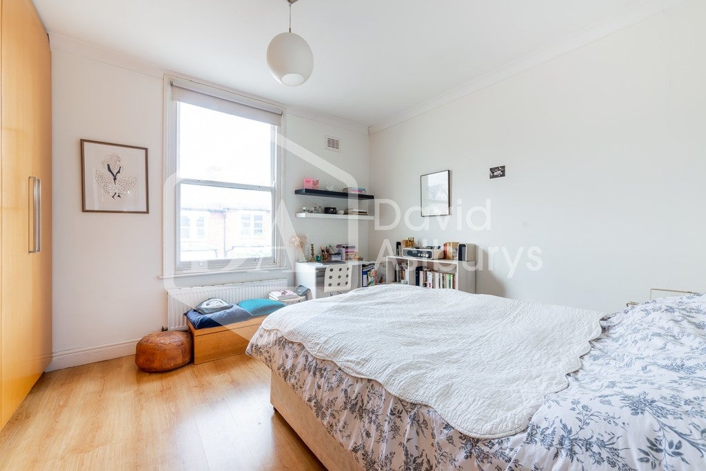 Flat Oakfield Road in Greater London