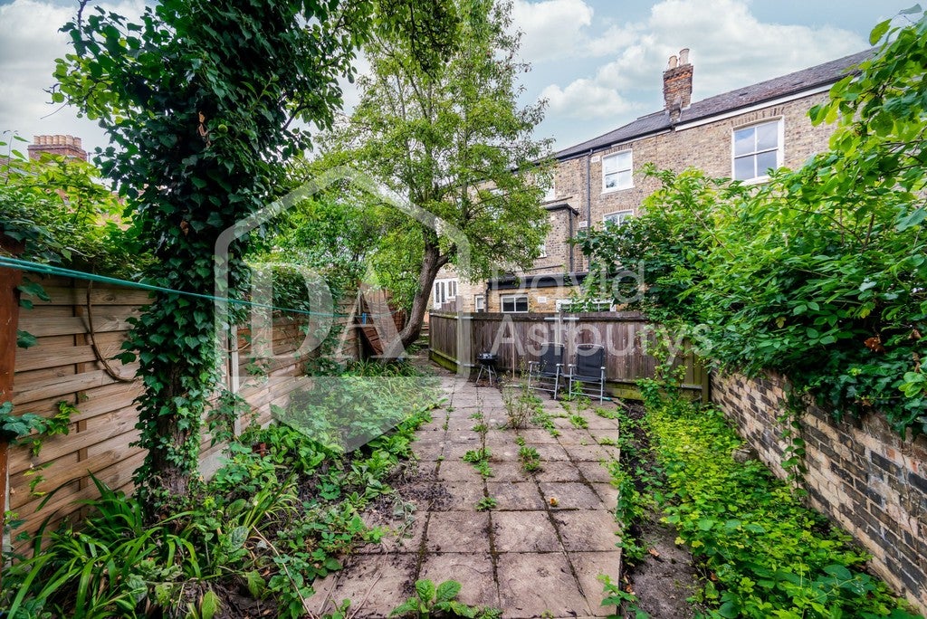 Flat Oakfield Road in Greater London