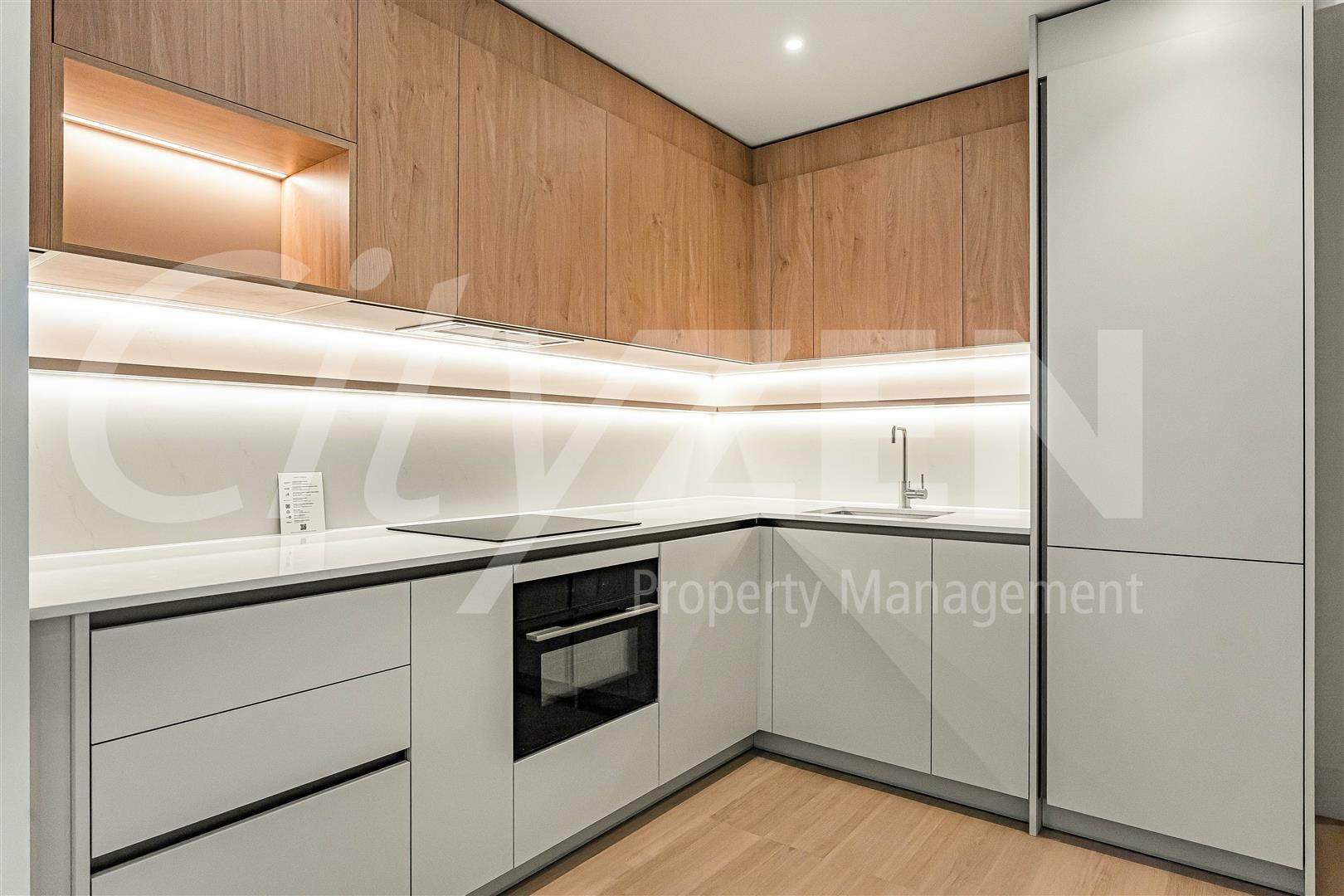 Room Bow Common Lane in Greater London