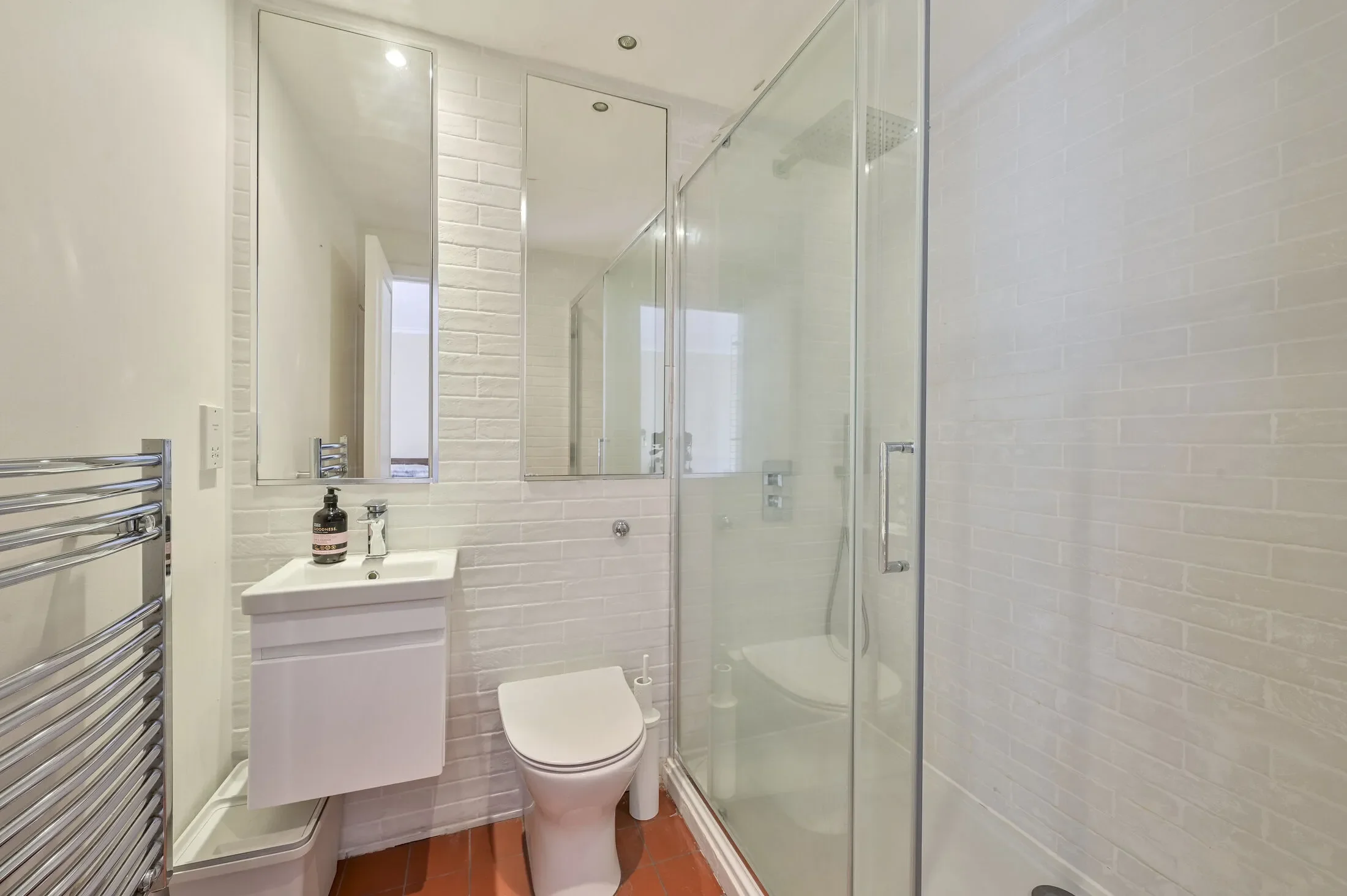 Flat Point Pleasant in Greater London