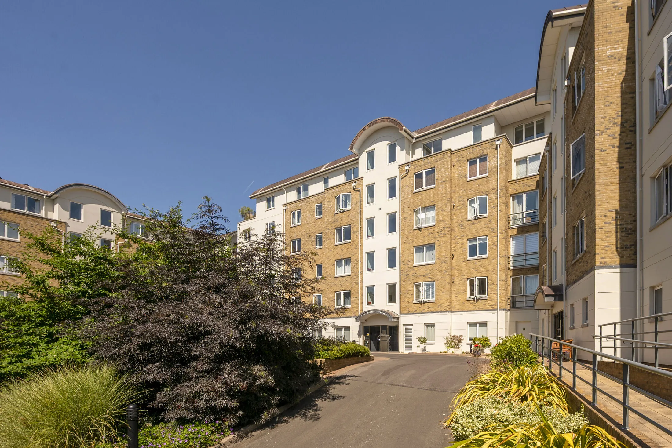 Flat Point Pleasant in Greater London