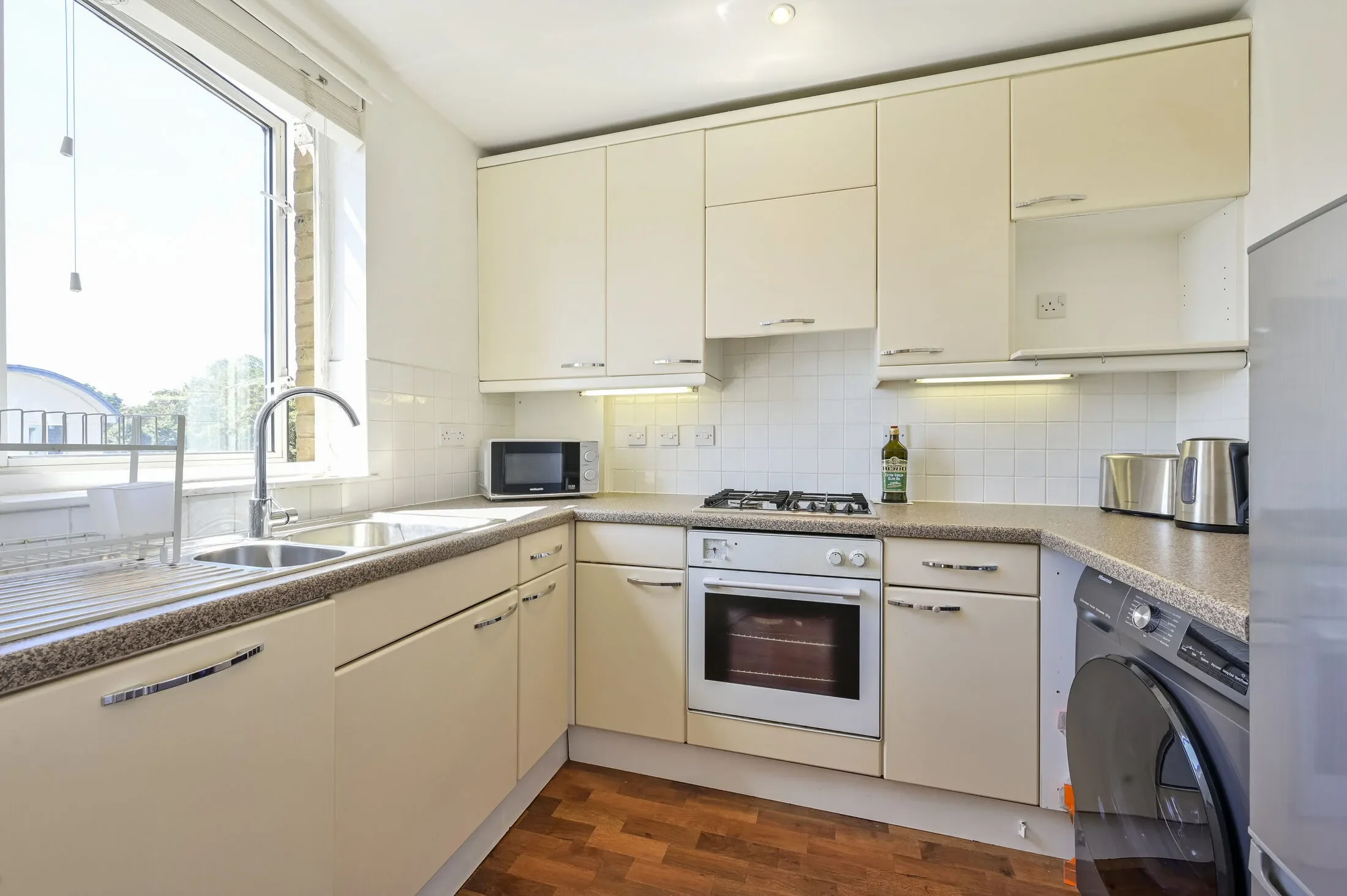 Flat Point Pleasant in Greater London