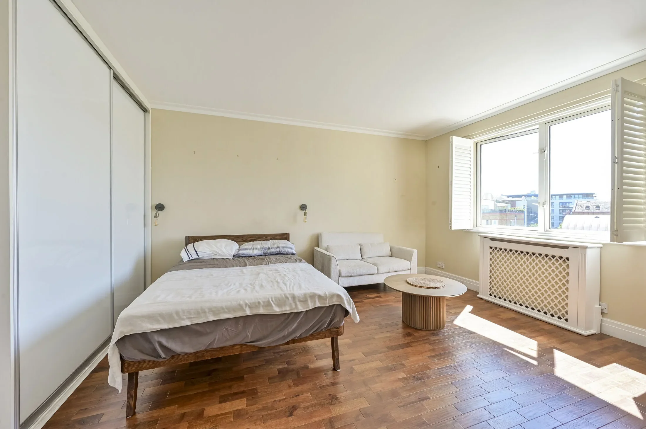 Flat Point Pleasant in Greater London