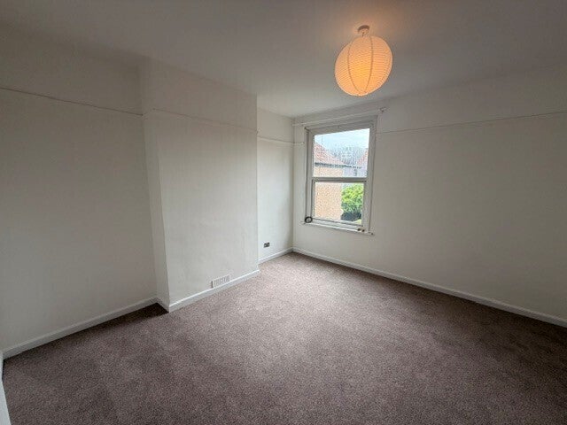 Flat Coronation Road in Bristol
