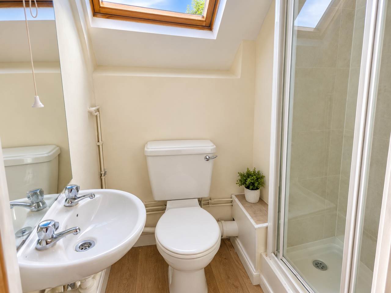 Room Christchurch Street West in Frome