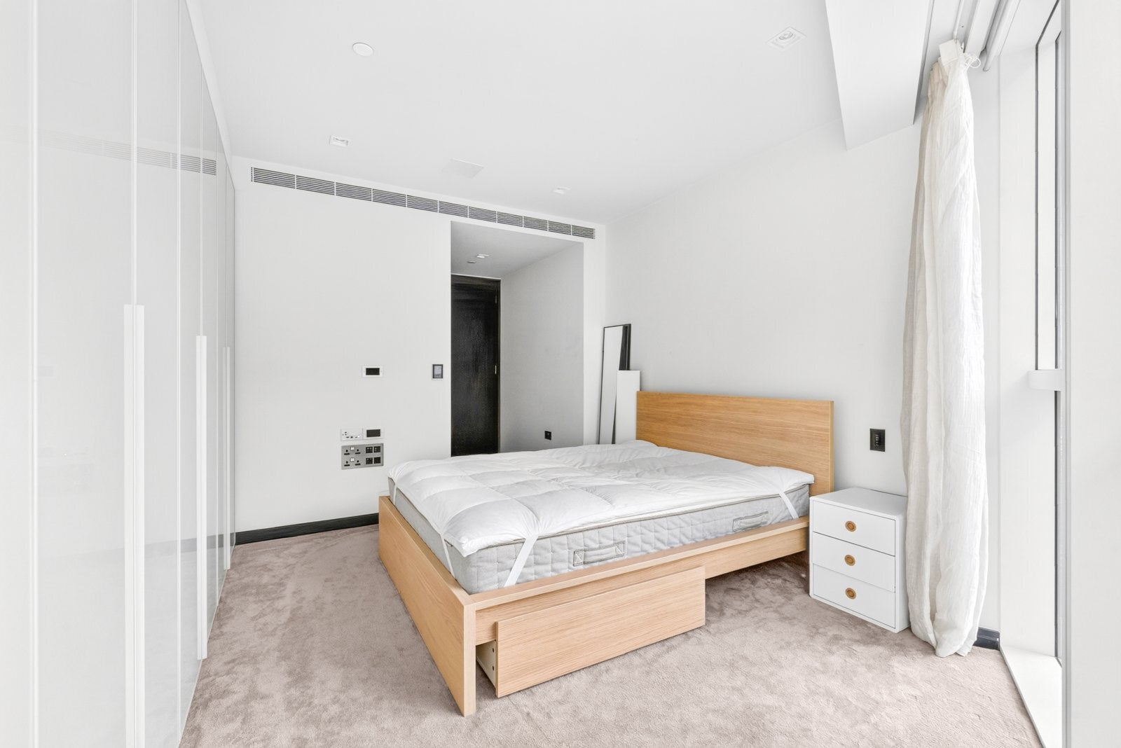 Flat Potters Fields in Greater London
