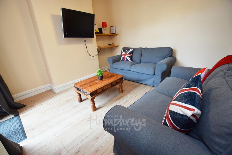 Room Artizan Road in Northampton