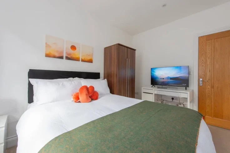 Flat Gunnersbury Avenue in Greater London