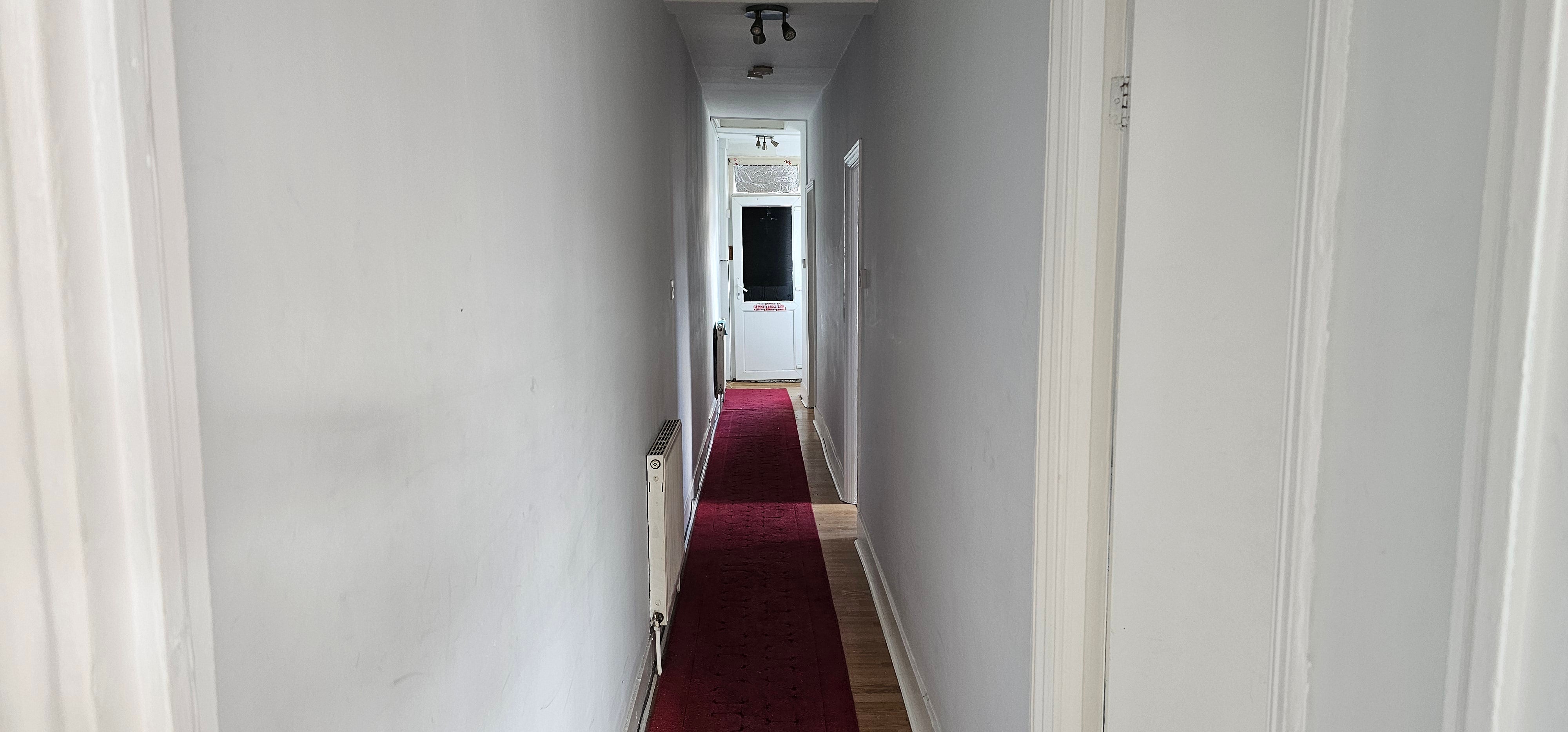 Flat Beehive Lane in Greater London