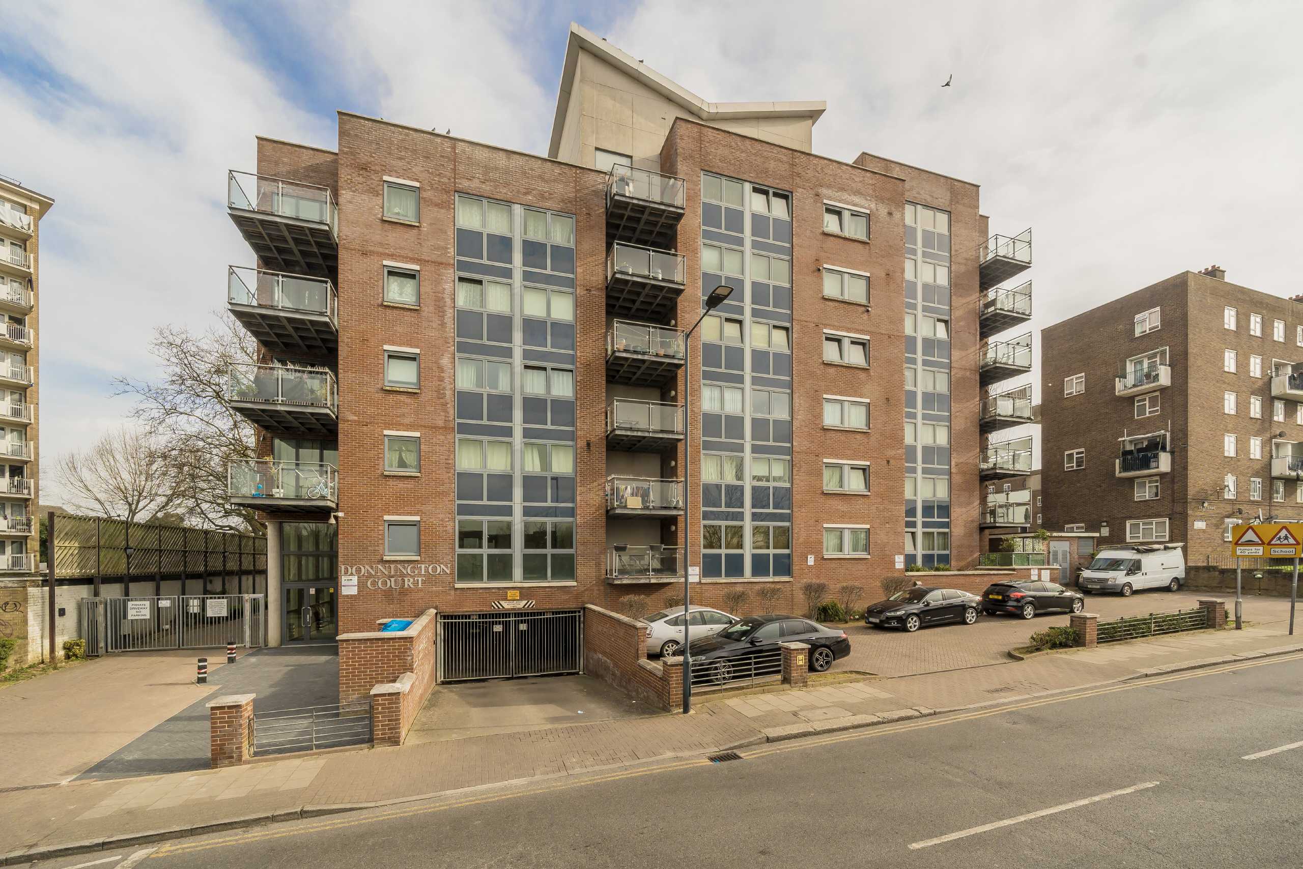 Flat Donnington Road in Greater London