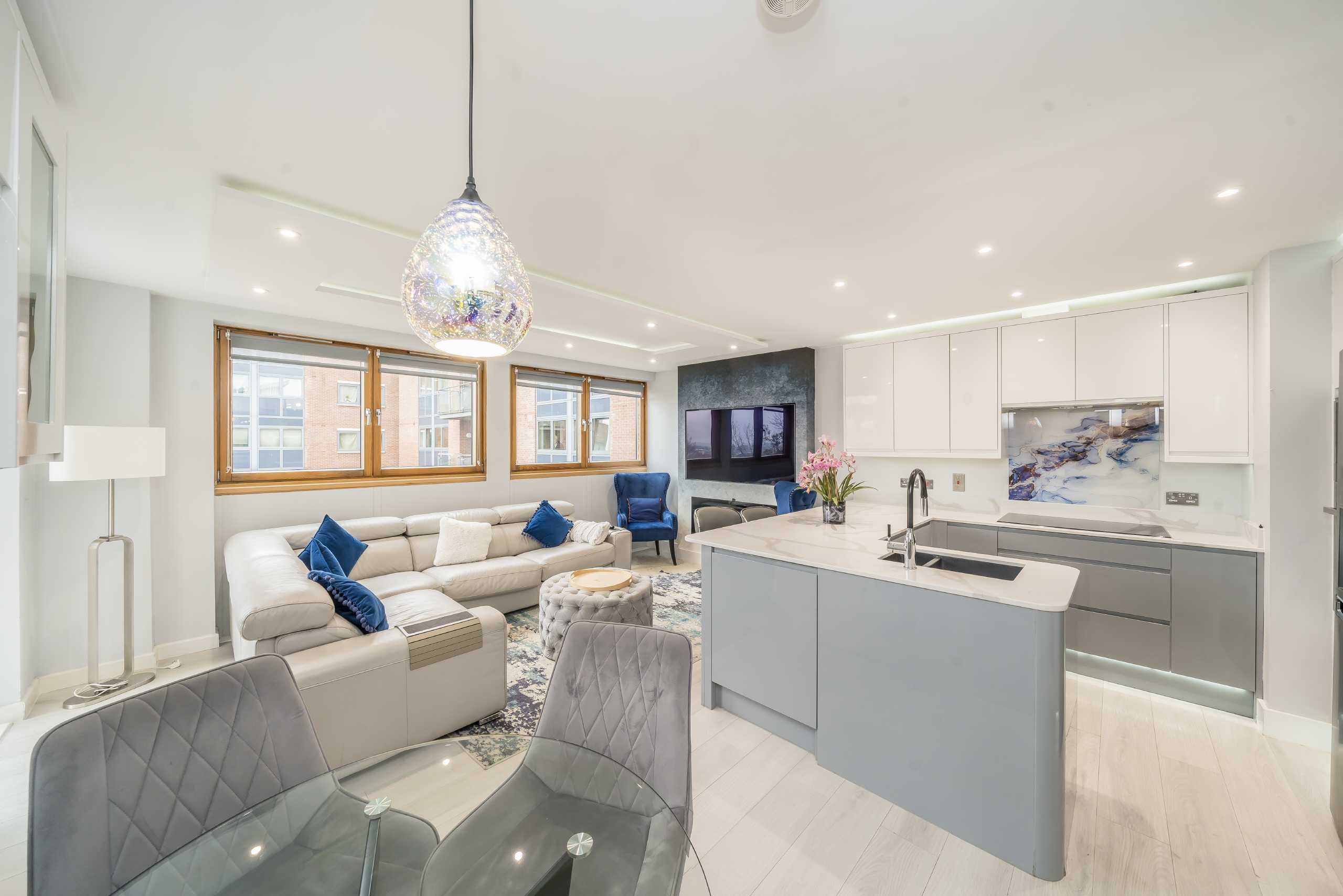 Flat Donnington Road in Greater London