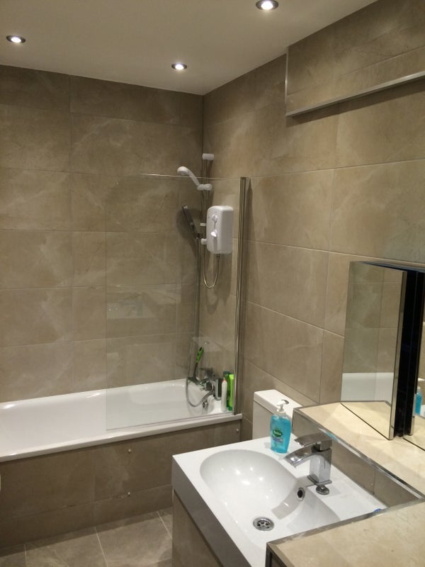 Room Renness Road in Greater London