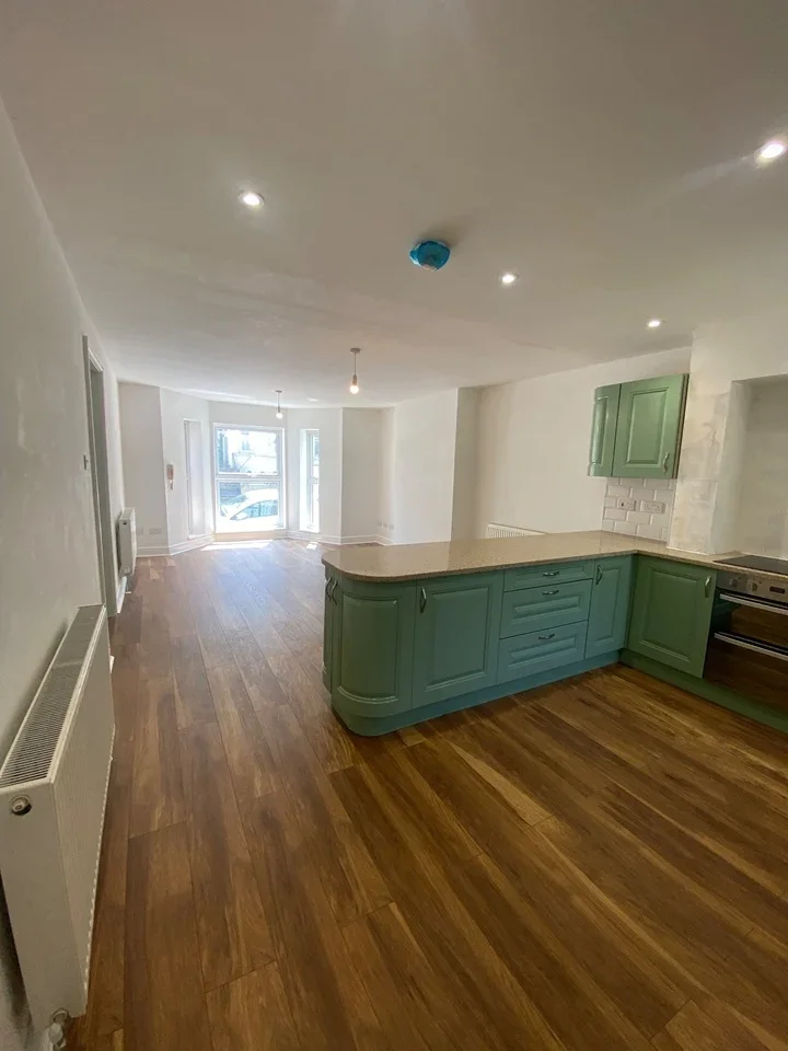 Flat Floyd Road in Greater London
