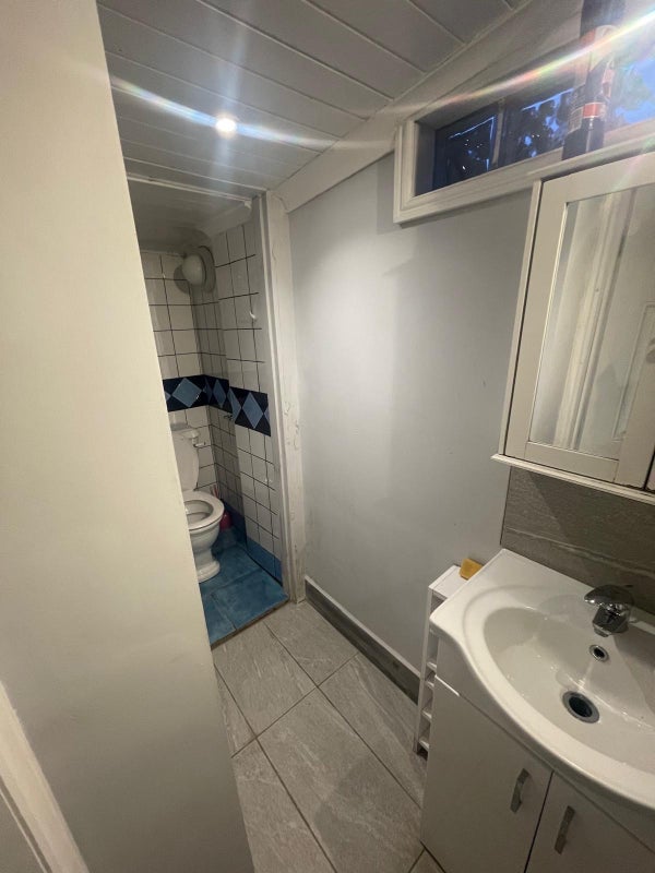 Room Somerset Road in Greater London