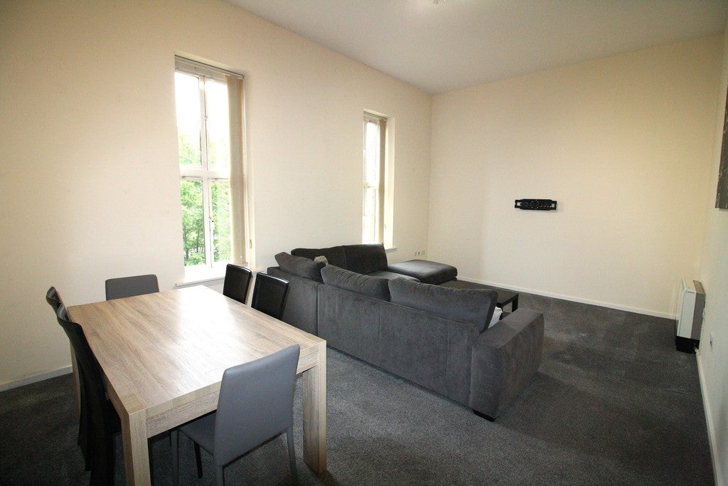 Flat Kingswood Close in Sheffield
