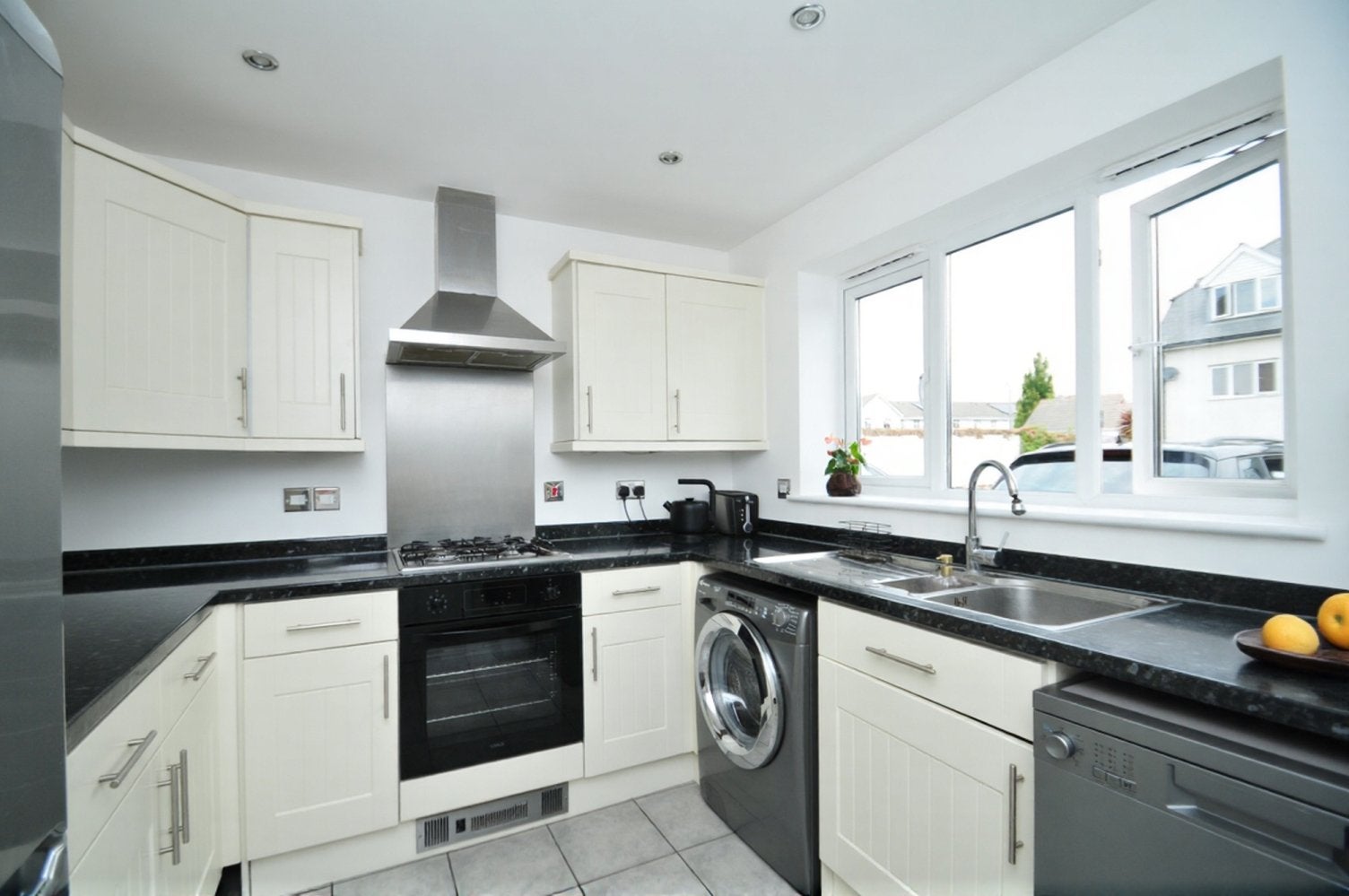 House Woodland Way in Dartford