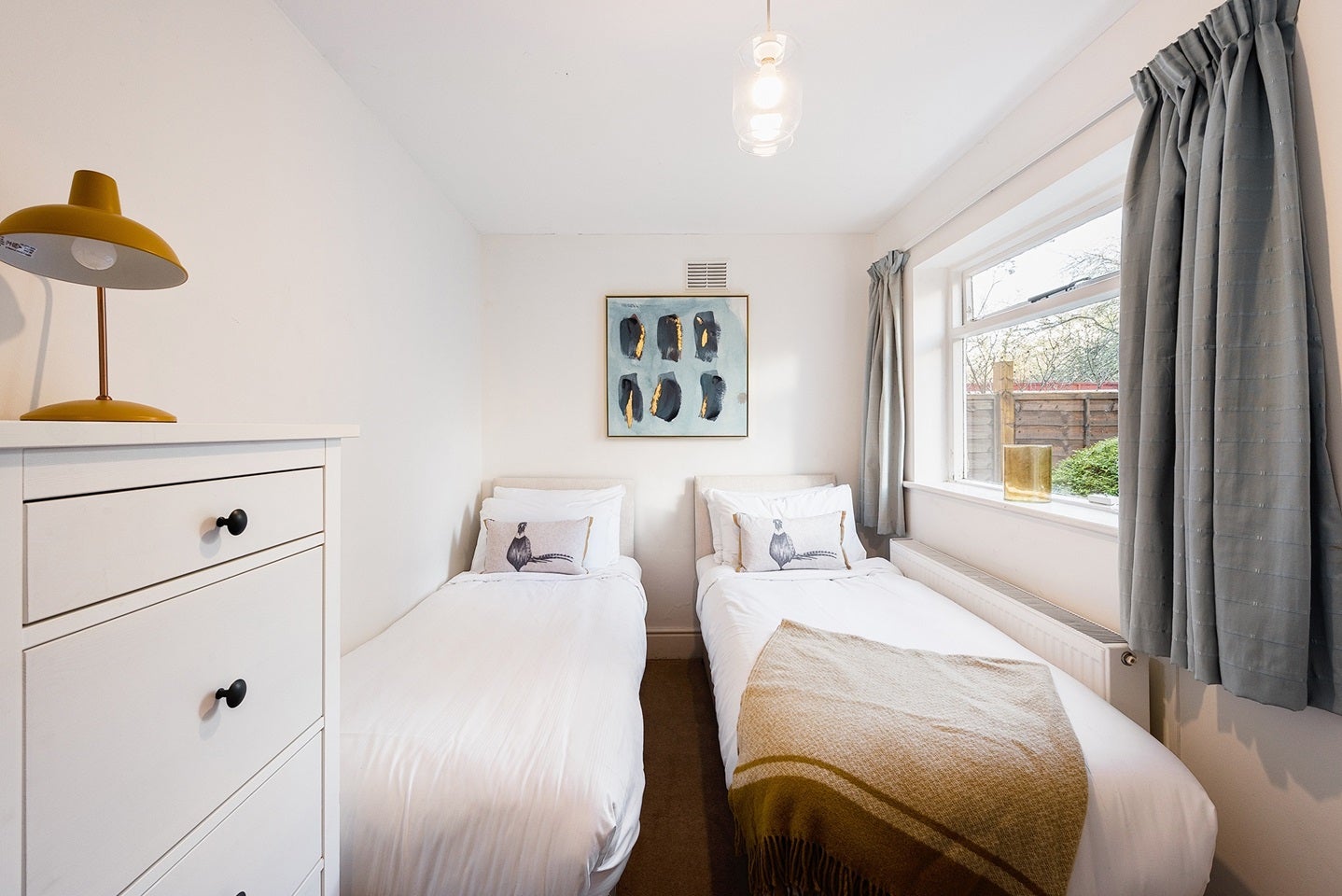 Flat Mattock Lane in Greater London