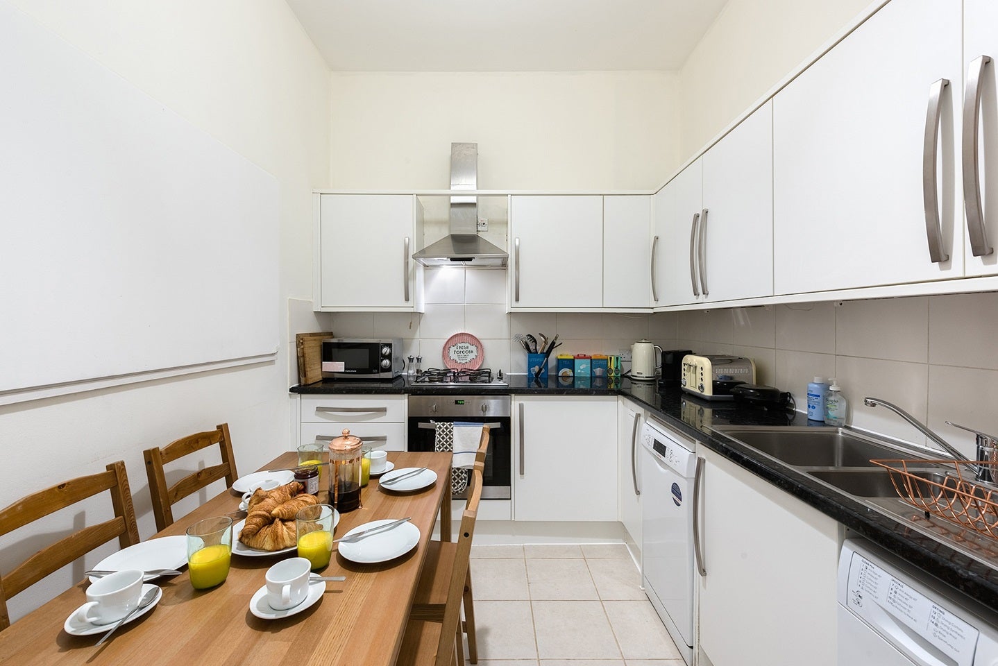 Flat Mattock Lane in Greater London