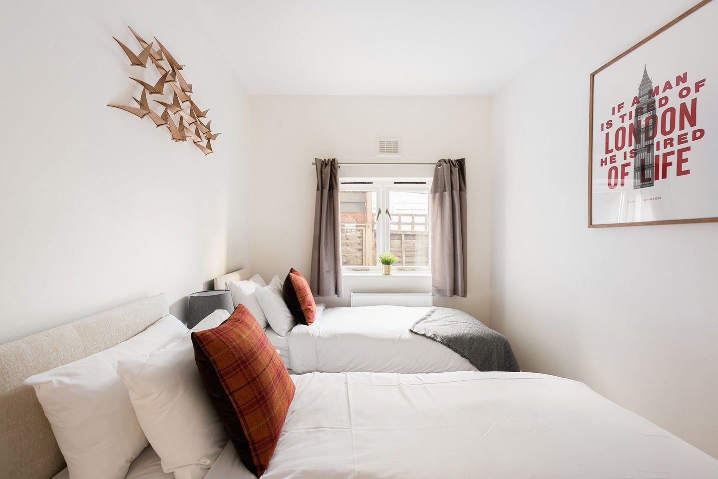 Flat Mattock Lane in Greater London