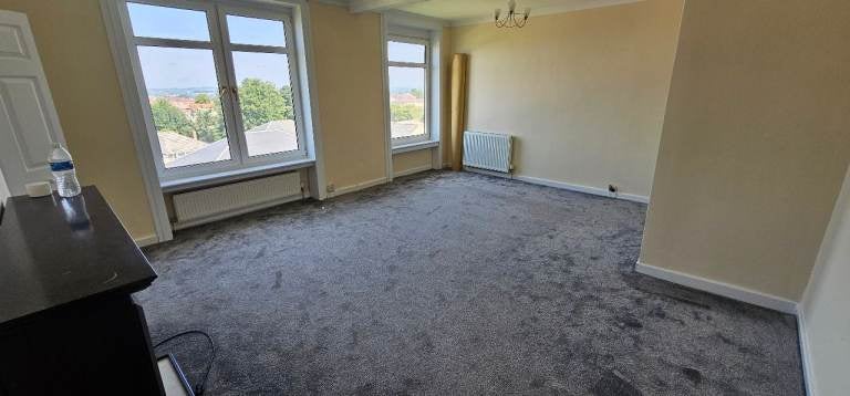 Flat Montford Avenue in Glasgow