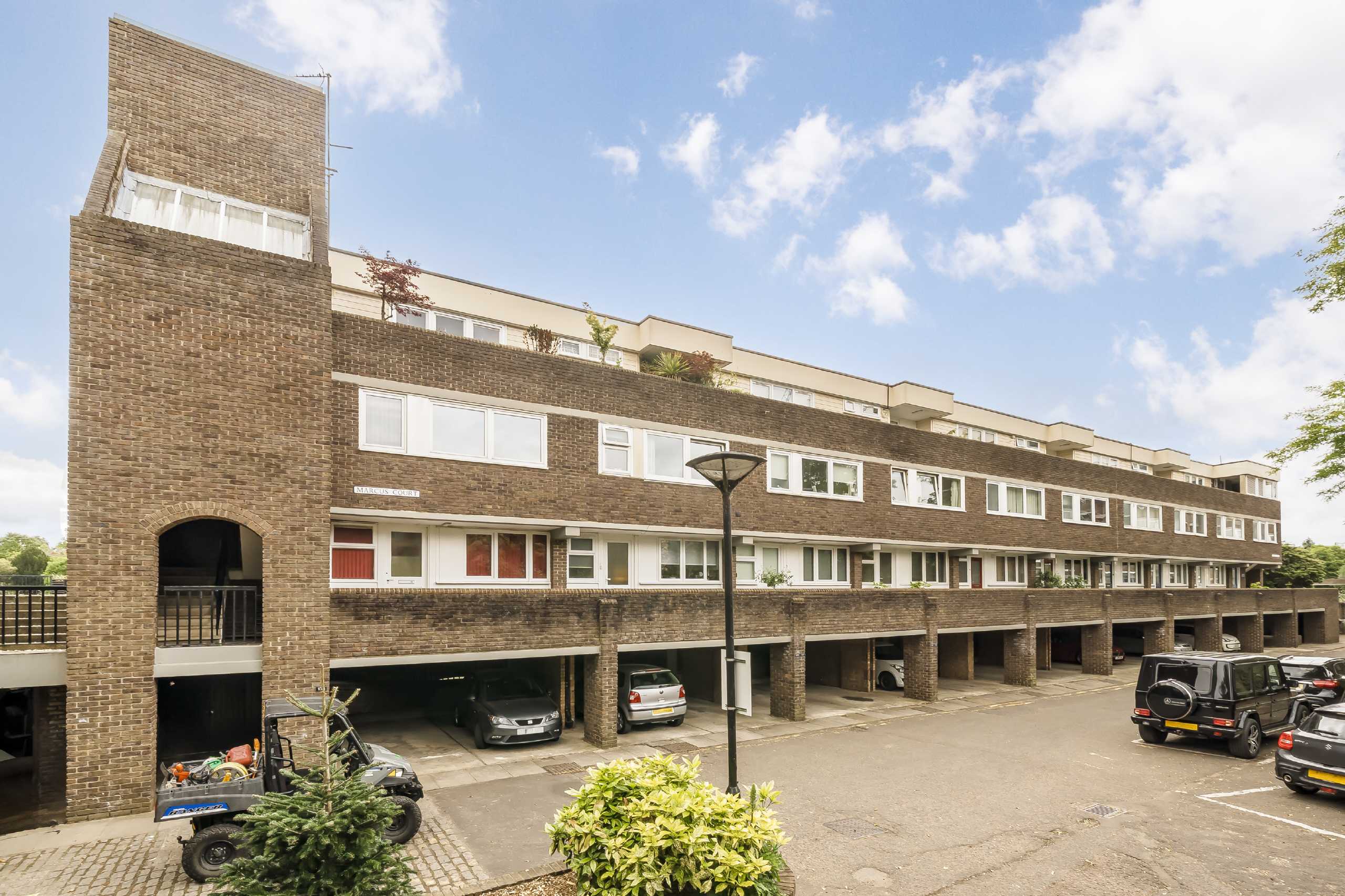Flat Justin Close in Greater London