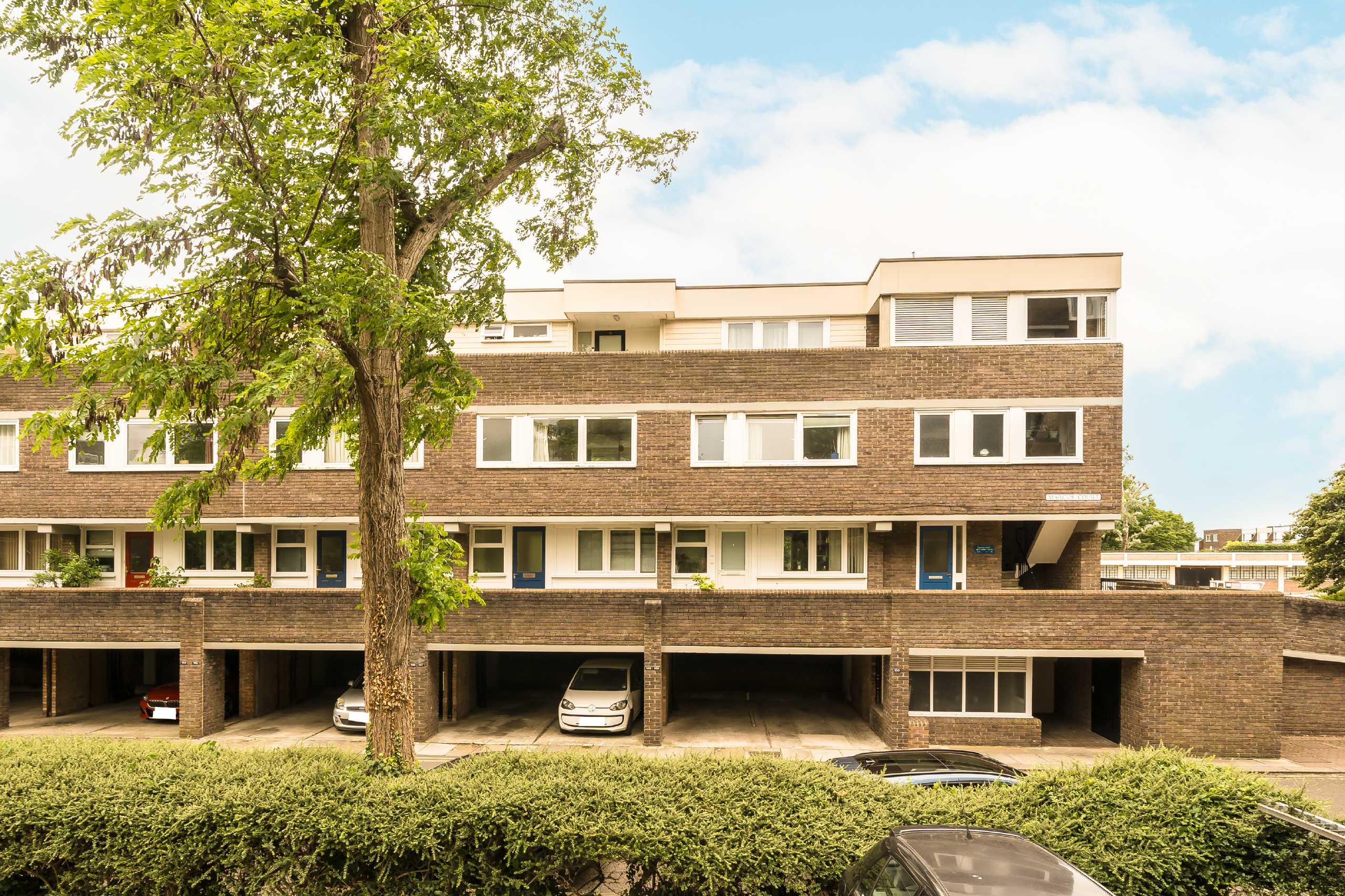 Flat Justin Close in Greater London