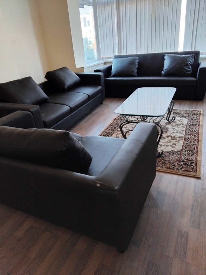 Room Woodsley Road in Leeds