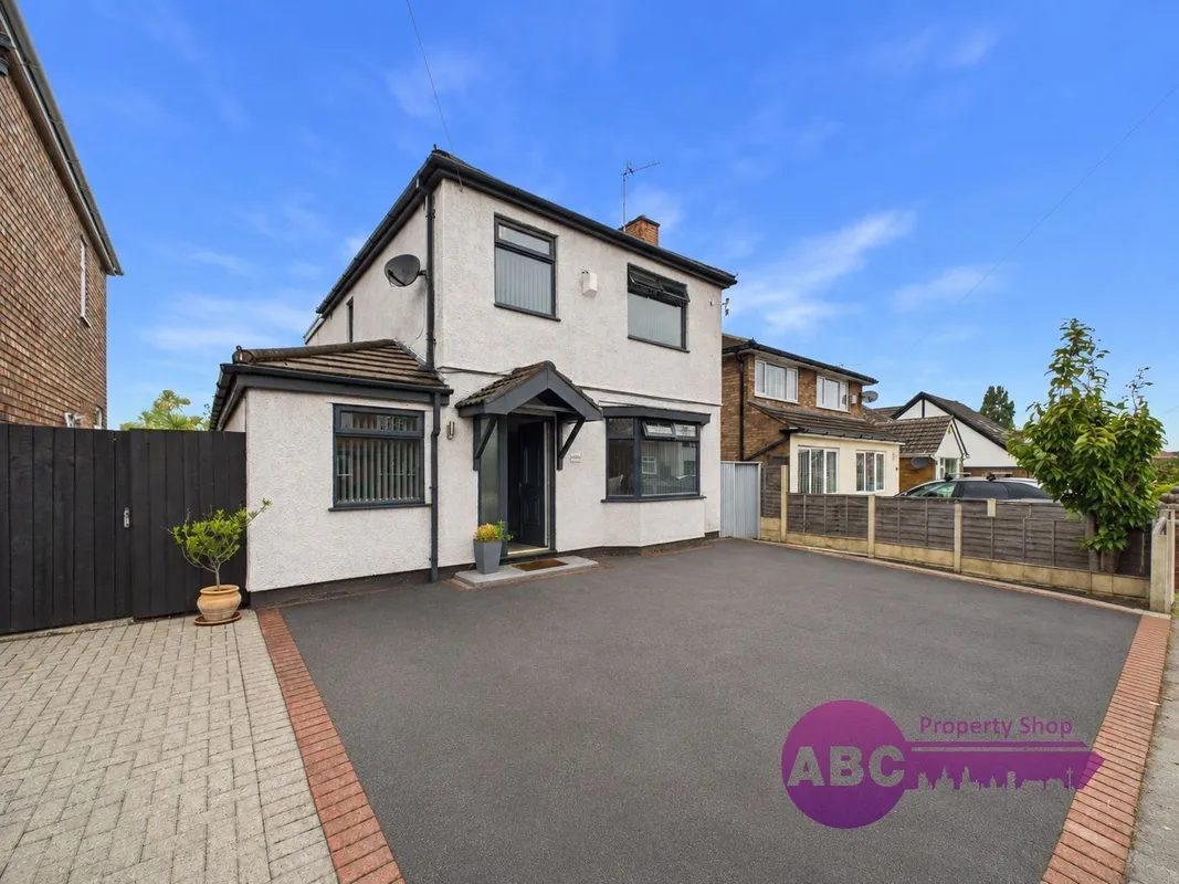 House Arrowe Avenue in Moreton