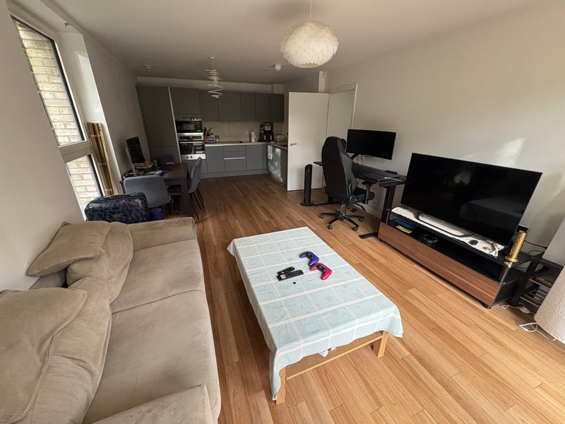 Room Naomi Street in Greater London