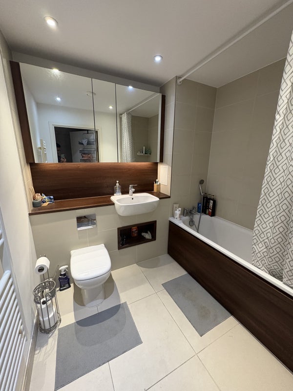 Room Naomi Street in Greater London