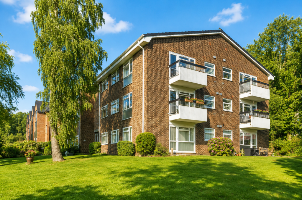 Flat Charterhouse Road in Waverley