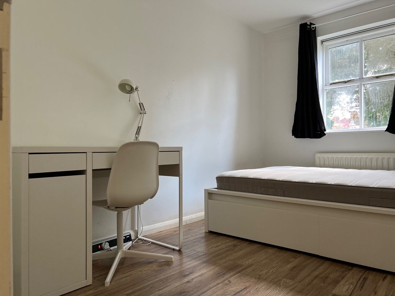 Room Shaftesbury Gardens in Greater London