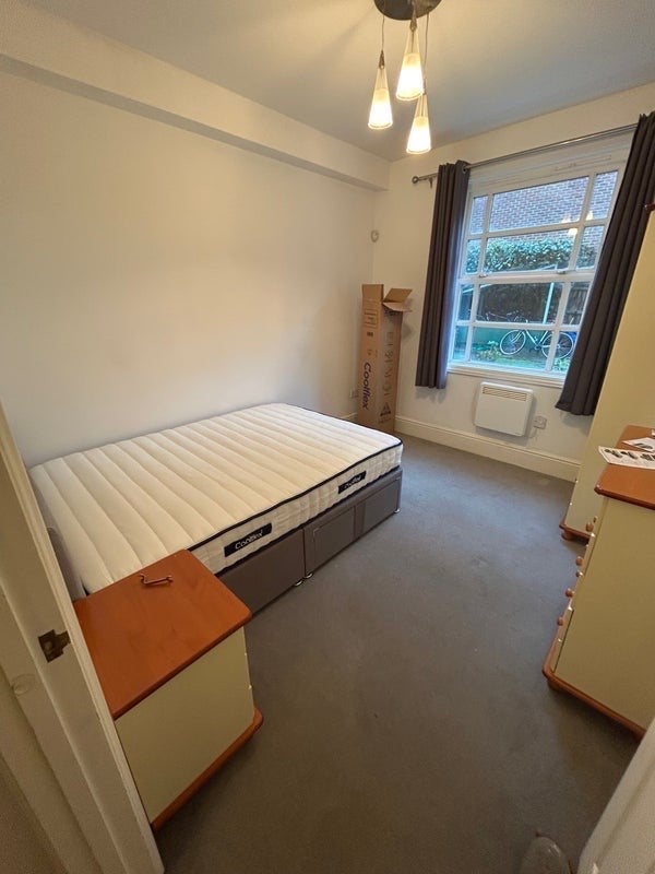 Room Middleton Road in Greater London