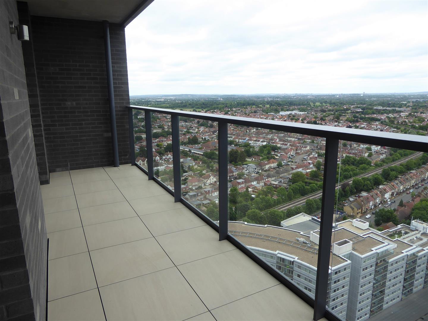 Flat Prince Regent Road in Greater London