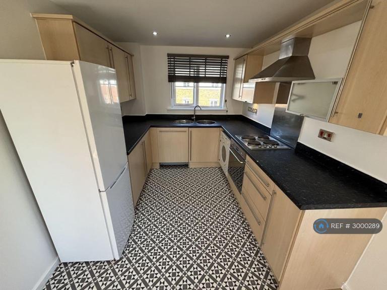 Flat Oaklands Road in Salford