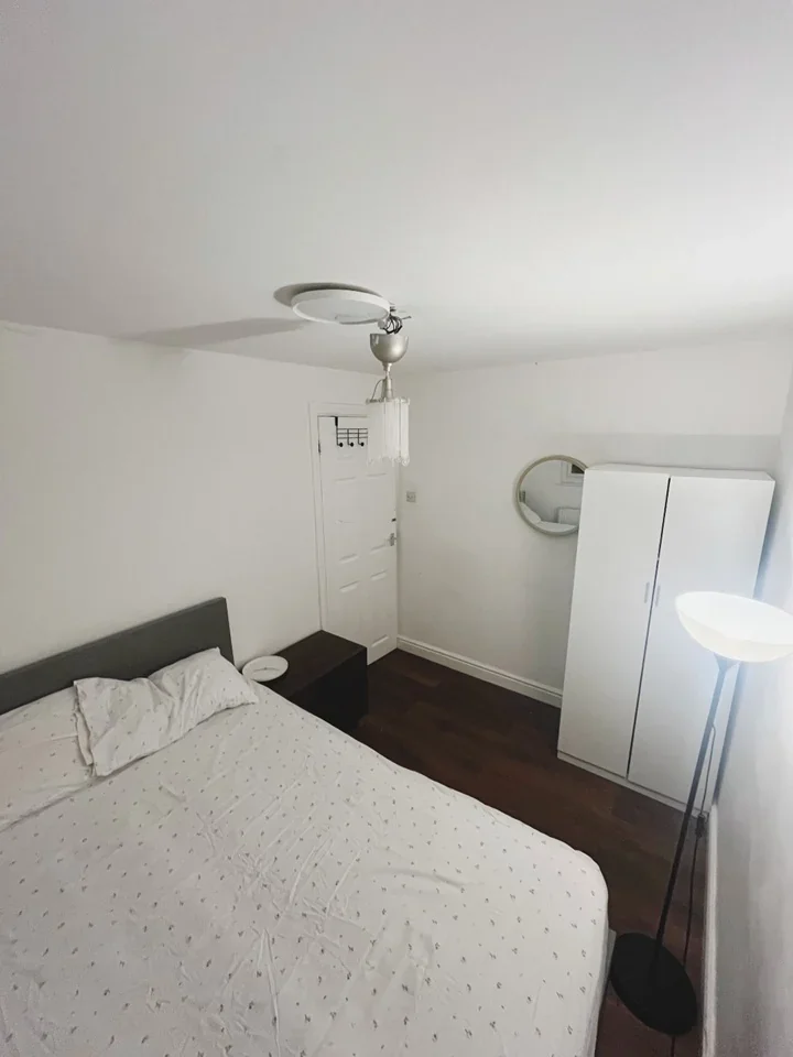 Room Godstone Road in Greater London
