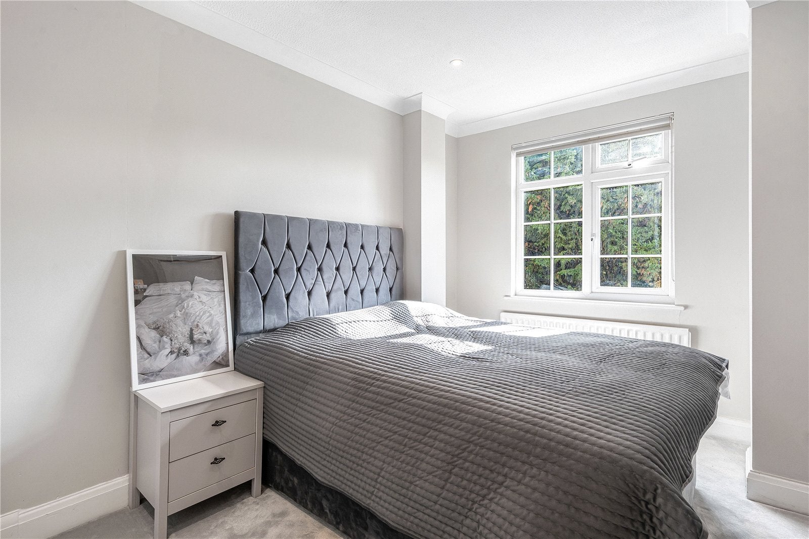 House Ravenswood Close in Elmbridge