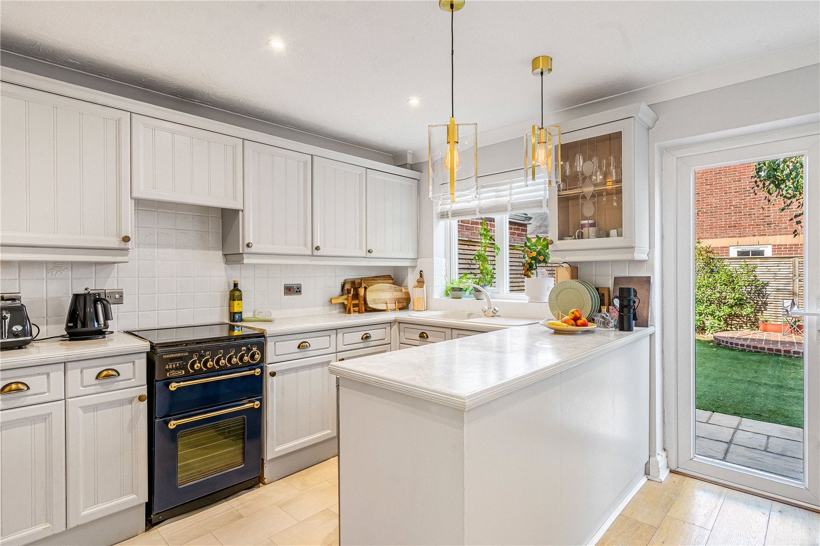 House Ravenswood Close in Elmbridge
