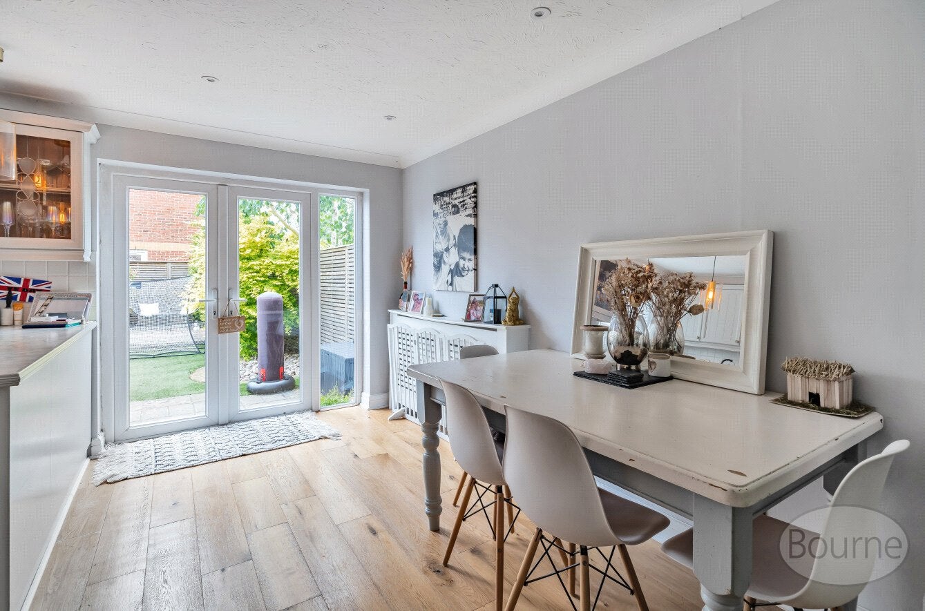 House Ravenswood Close in Elmbridge
