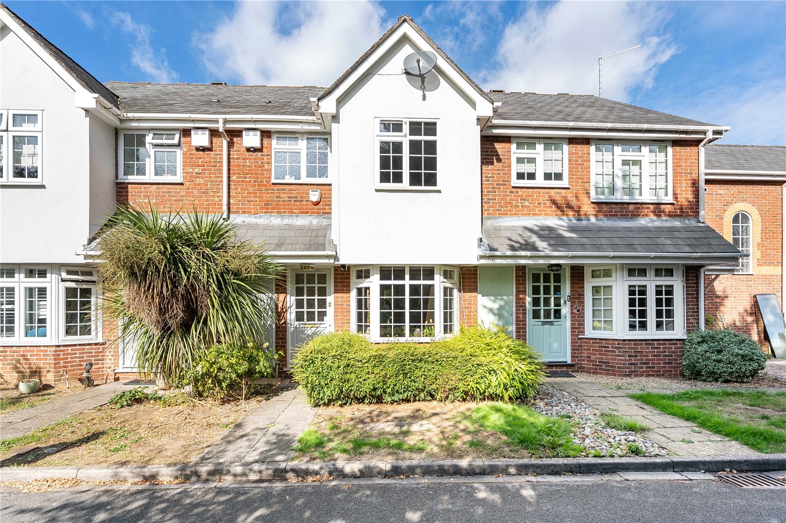 House Ravenswood Close in Elmbridge