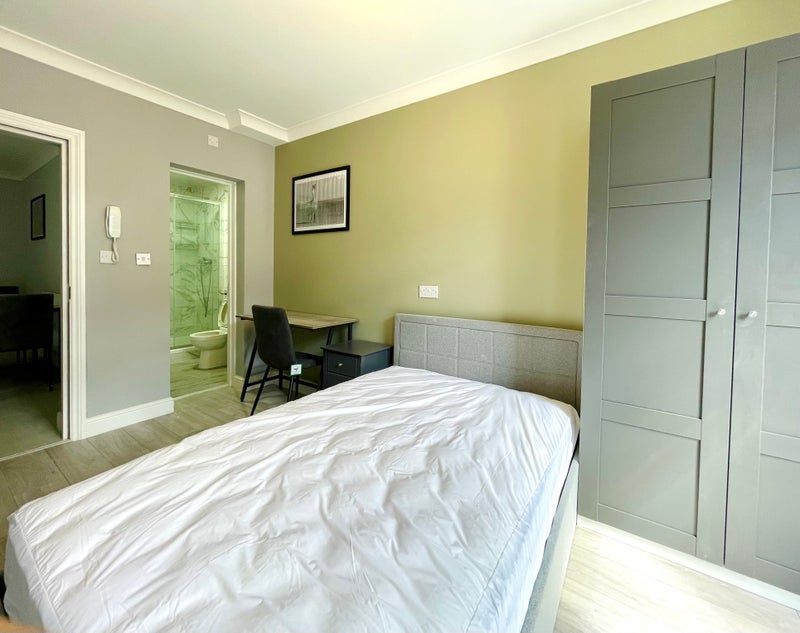Room Horn Lane in Greater London