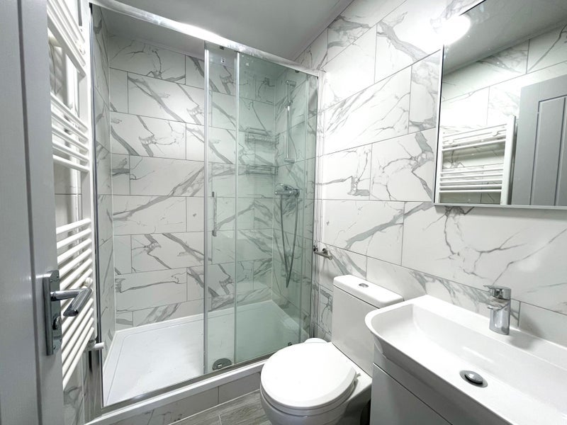 Room Horn Lane in Greater London