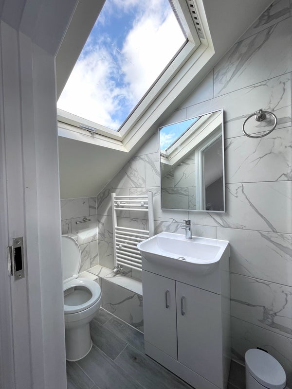 Room Horn Lane in Greater London