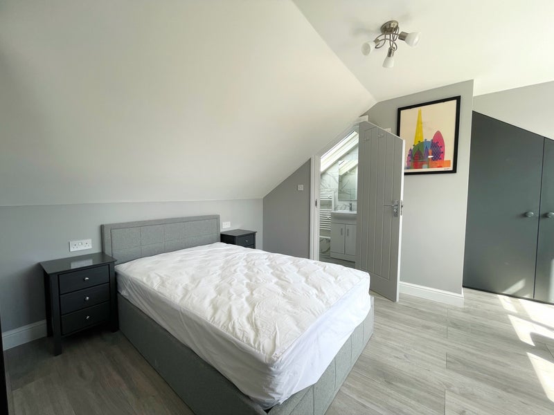 Room Horn Lane in Greater London