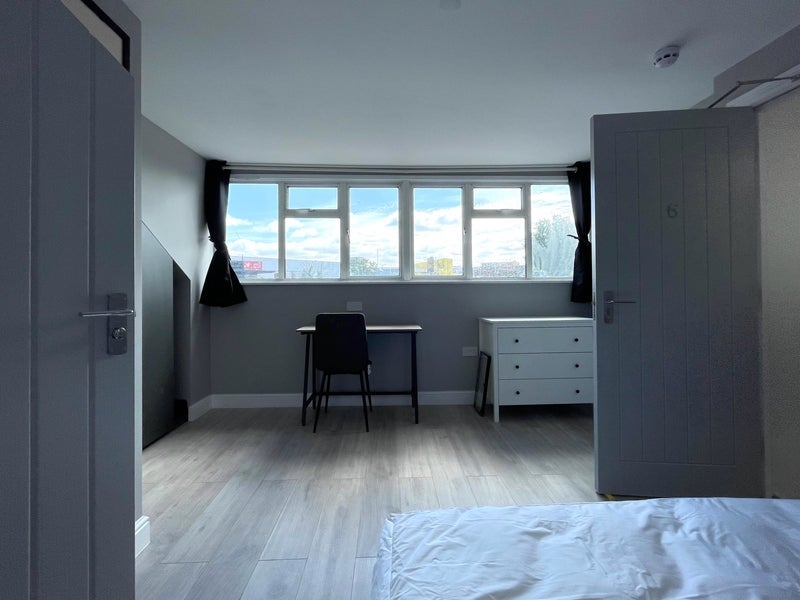 Room Horn Lane in Greater London