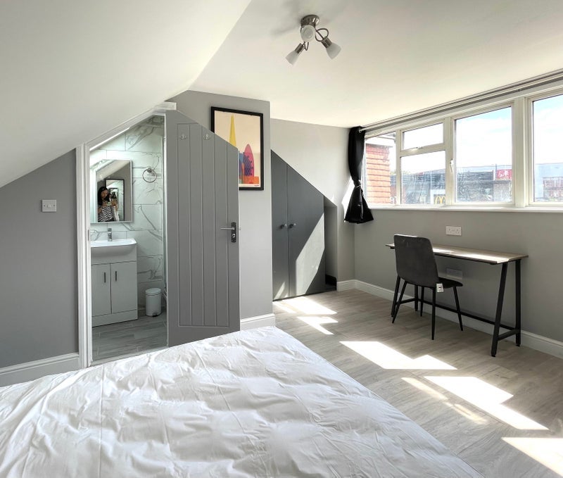 Room Horn Lane in Greater London